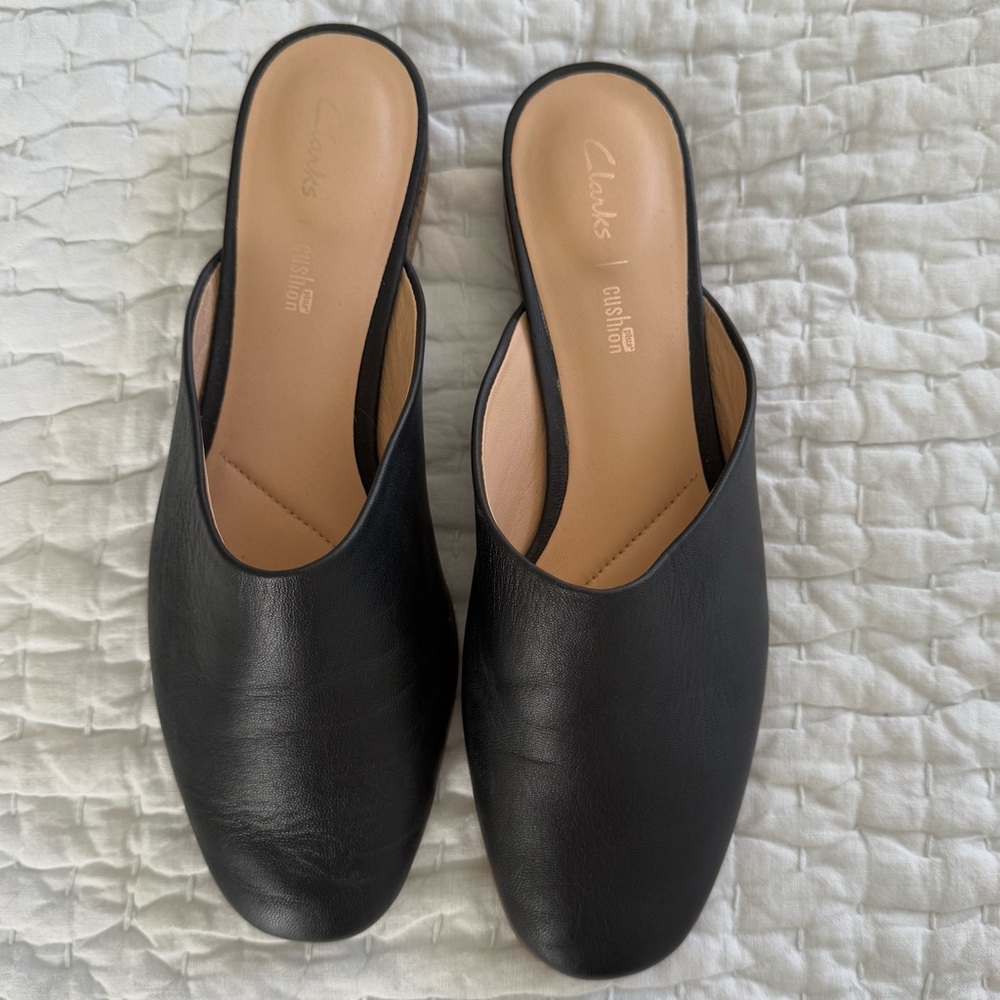 NEW! Clarks Black Leather Pure Blush Mules